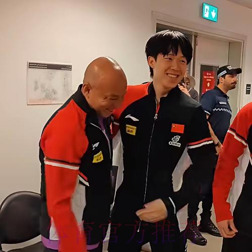 我们的故事 | 亚运男足小将亲吻护腿板告慰已故队友：替他实现国家队梦想